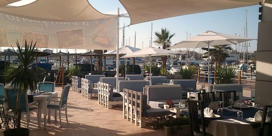 Torrevieja, Restaurant dans la marina