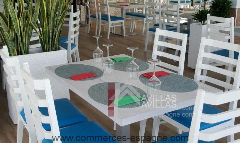 commerces-espagne-com-denia-restaurant-com12001-chaises-et-tables-salle
