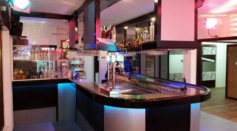 COM17003rosas-lounge-bar-restaurant-bar cote-droit-allume