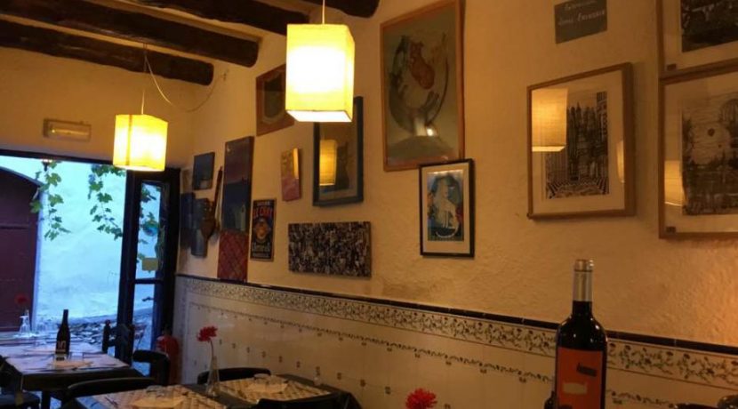 cadaques-restaurant-el-gato-azul-interieur-salle-COM17018
