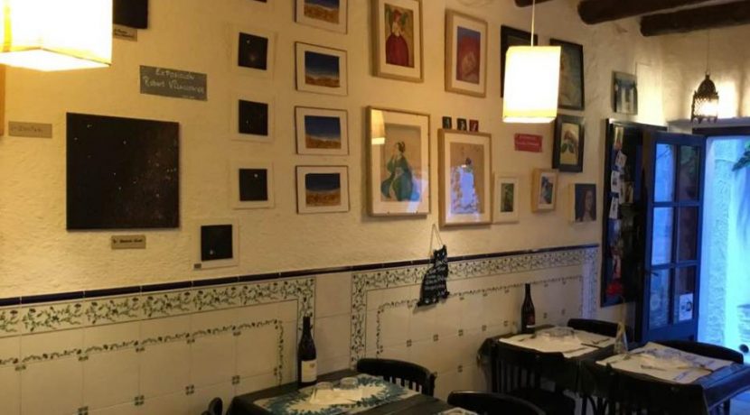 cadaques-restaurant-el-gato-azul-interieur-salle-gauche-COM17018