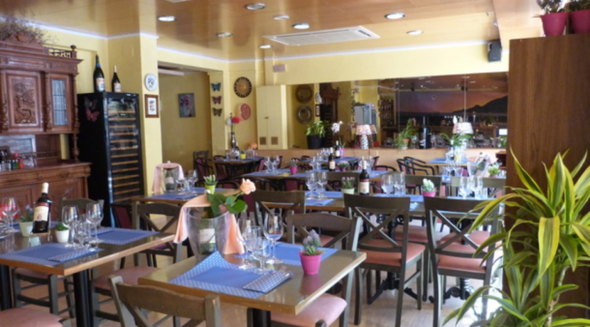 bar-restaurant-tapas-rosas-salle-restaurant-COM17025