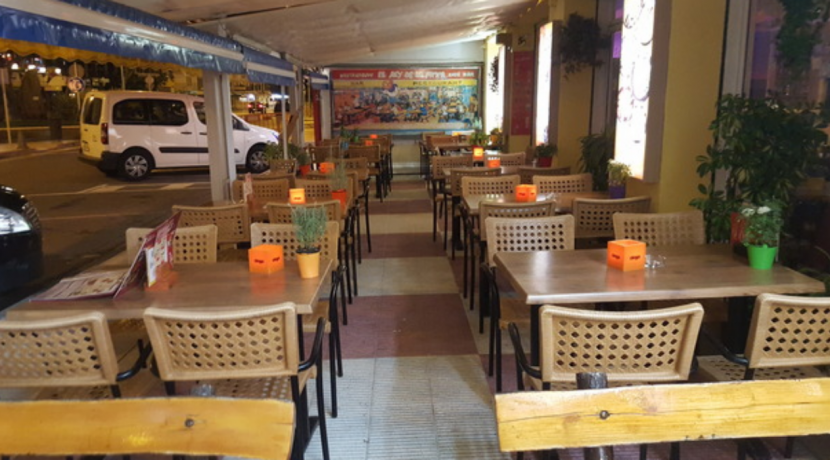 bar-restaurant-tapas-rosas-terrasse-COM17025