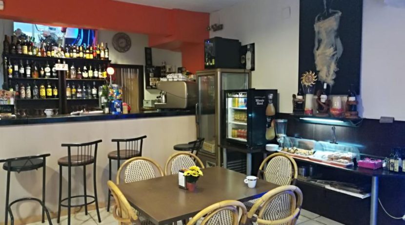 bar-restaurant-uno-rosas-salle-coin-COM17041