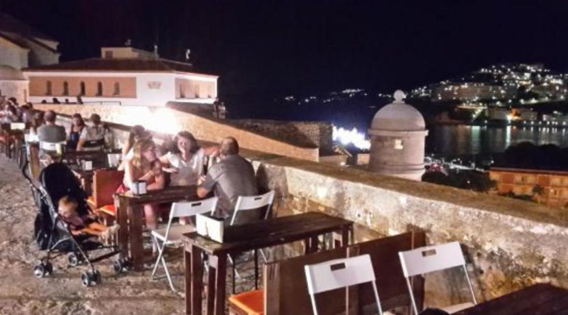 bar-restaurant-peñiscola-com17059-terrasse-nuit-2