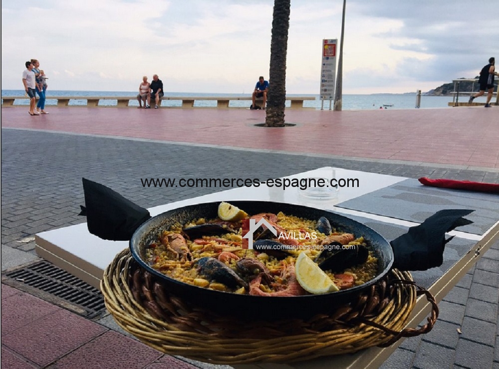 Restaurant à Lloret del mar, face mer