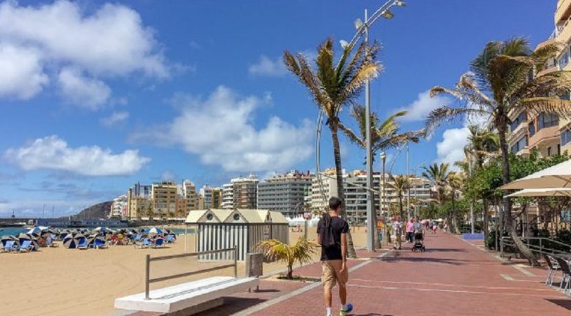 Las-Palmas-de-Gran-Canaria-Playa-Las-Canteras-Paseo