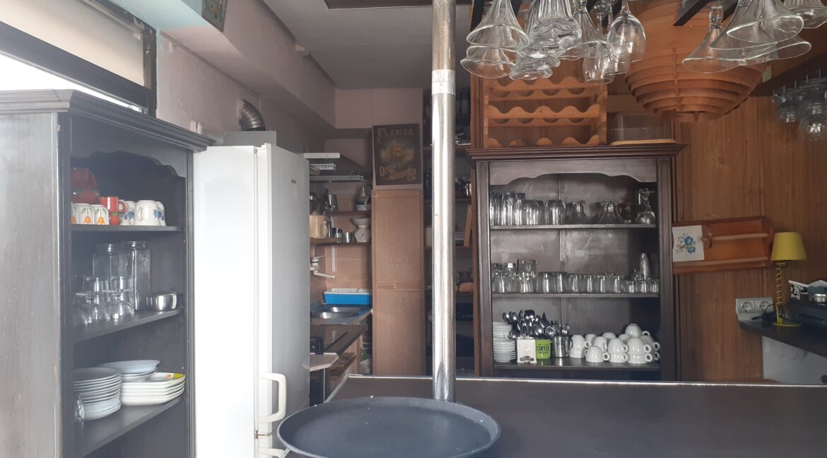 cafeteria heladeria 2023-cocina3-barra.jpg