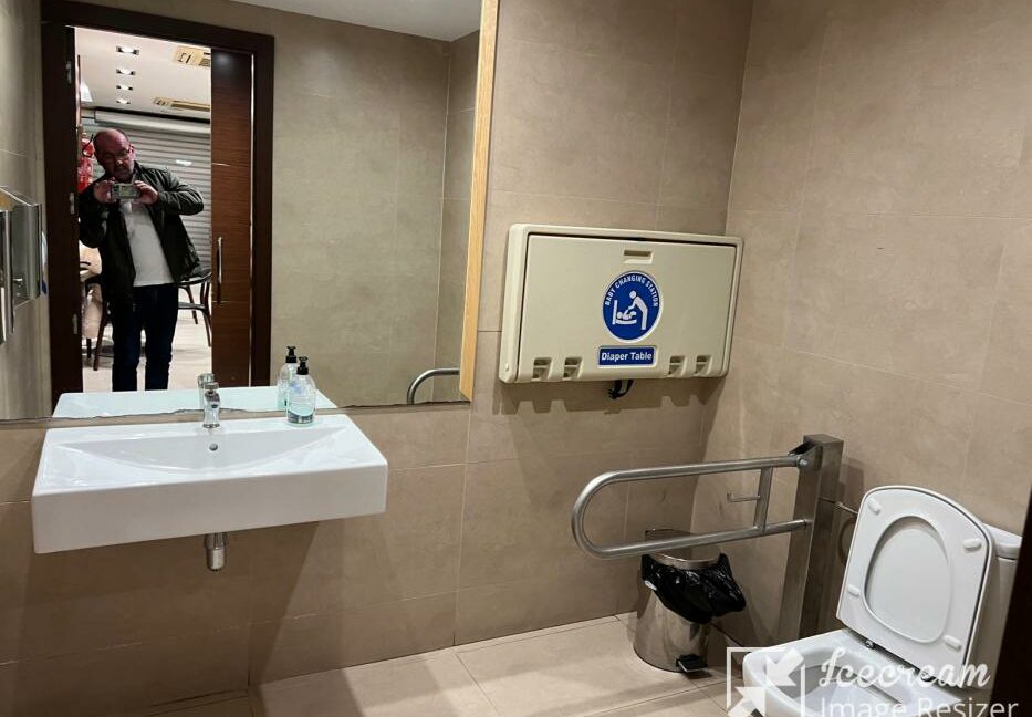 mini_Coma-Ruga - Bar Caféteria - COM25008 - Toilettes